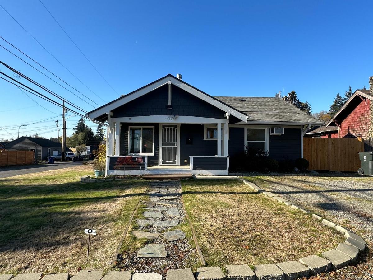 Cozy Home Conveniently Located With King Bed Tacoma Exterior photo